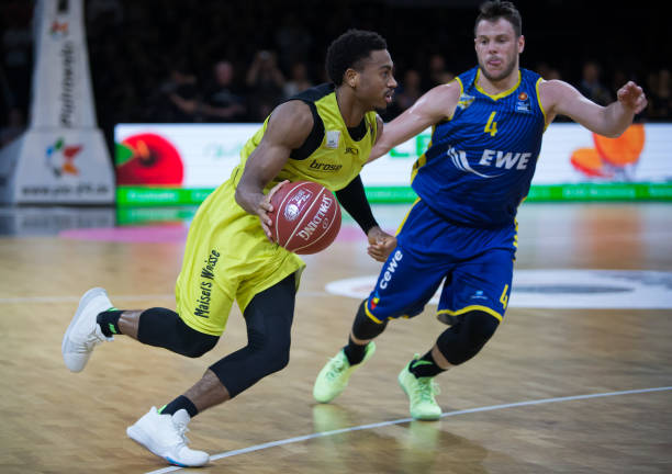 赛道进行详 赛道进行详