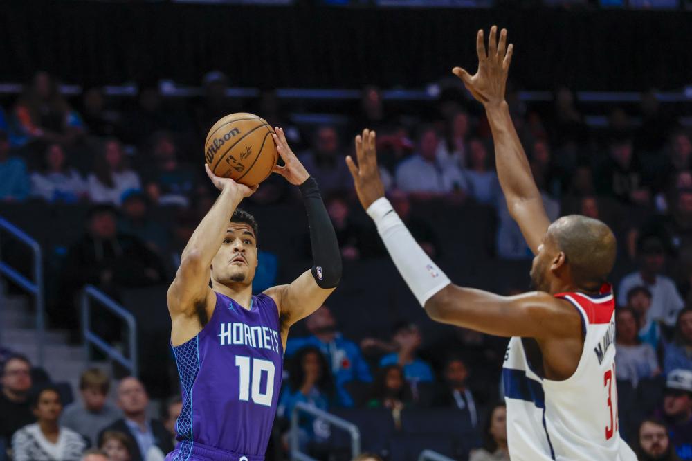 并肩出现 并肩出现